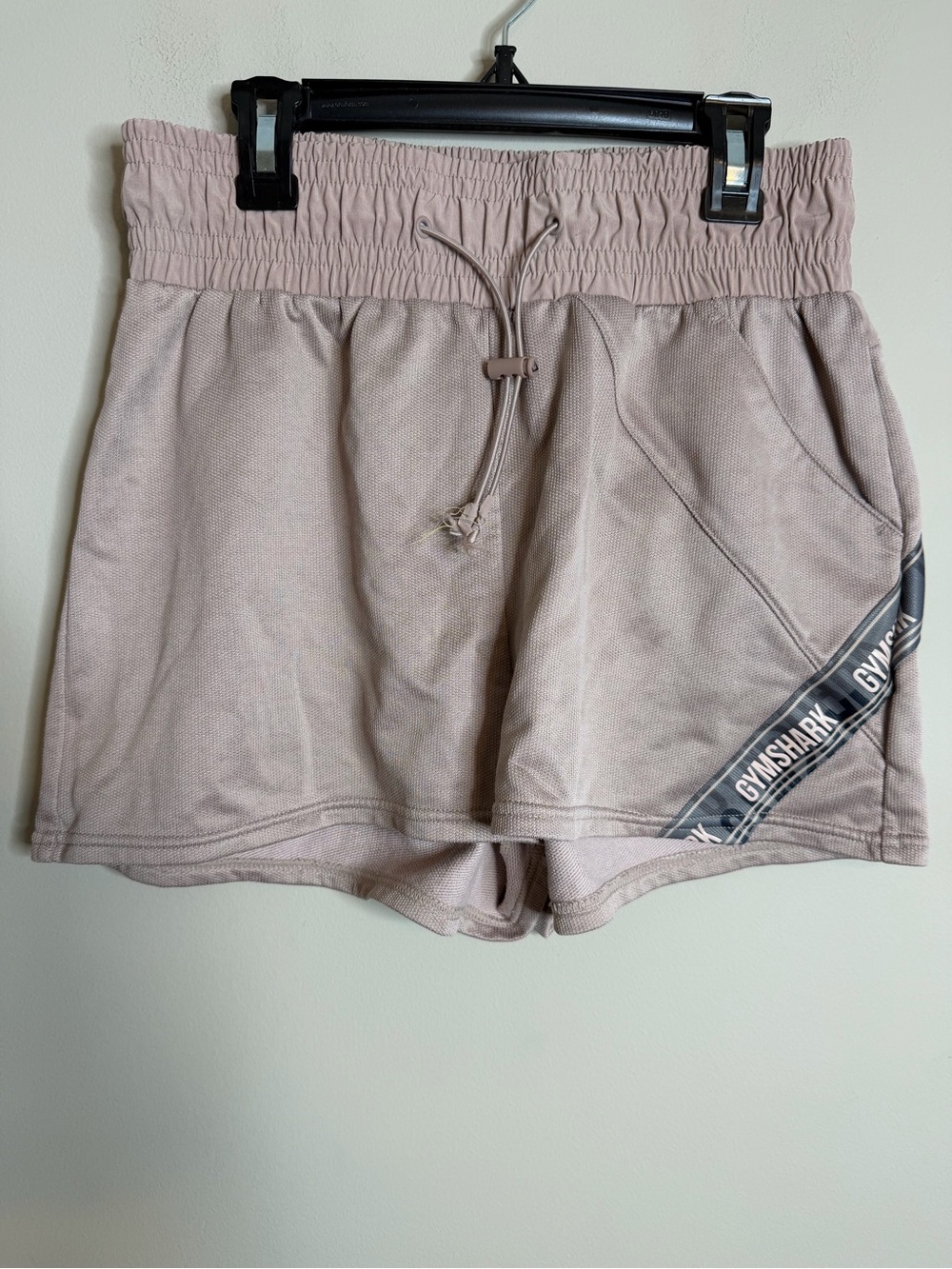 Gymshark Woven One Pocket Logo Shorts Light Brown Size Small